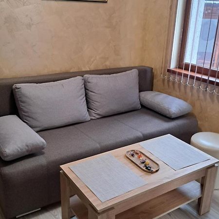 Къща Под Наем-Нощувки Tărgovište Exteriér fotografie